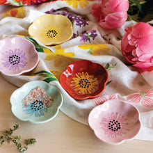 Load image into Gallery viewer, Flower Shaped Pinch Bowls
