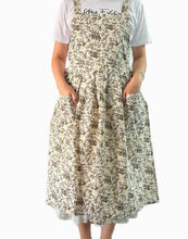 Load image into Gallery viewer, Cotton Flower Apron
