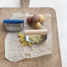 Load image into Gallery viewer, Garlic Press w/ Handle
