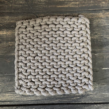 Load image into Gallery viewer, Cotton Crocheted Pot-Holders
